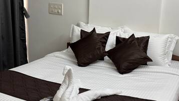 Standard Apartment, Balcony, City View | Laptop workspace, iron/ironing board, free WiFi