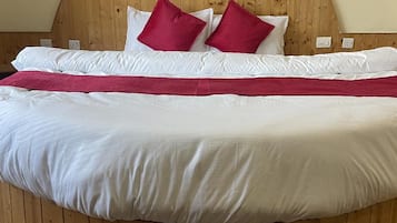 Honeymoon Suite, City View | Desk, laptop workspace, free WiFi