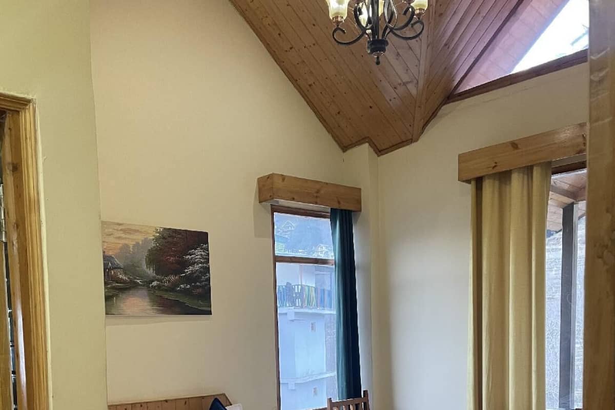 مكتب ومساحة عمل للكمبيوتر المحمول وواي فاي مجانًا