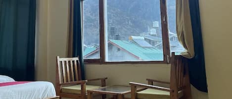 Deluxe Room, City View | Desk, laptop workspace, free WiFi