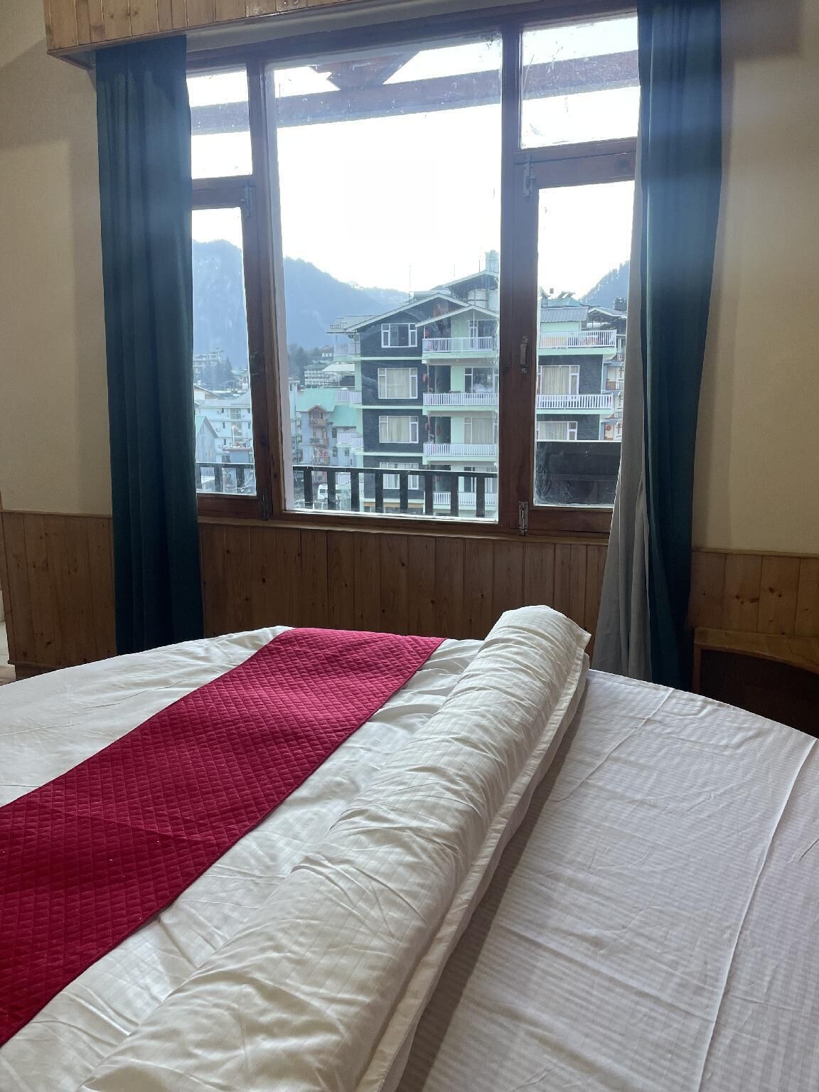 Honeymoon Suite, City View | Desk, laptop workspace, free WiFi