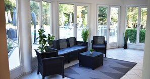 المنشأة من الداخل