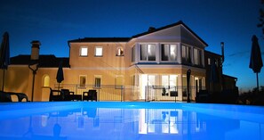 A two-story house with a swimming pool in front. - Hotel Villa Mala Porec (Porec)