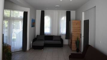 Superior Suite, 1 Bedroom, Patio | Living area