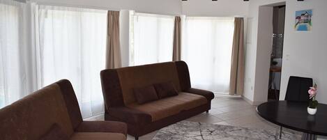 Suite Supérieure, balcon | Coffres-forts dans les chambres, Wi-Fi gratuit, draps fournis