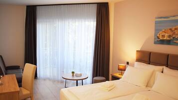 Zimmersafe, kostenloses WLAN, Bettwäsche