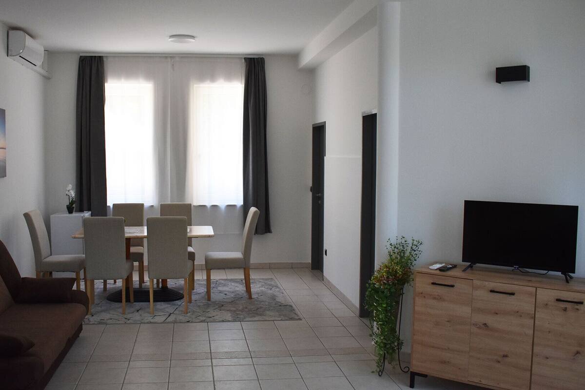 Superior Suite, 1 Bedroom, Patio | Living area