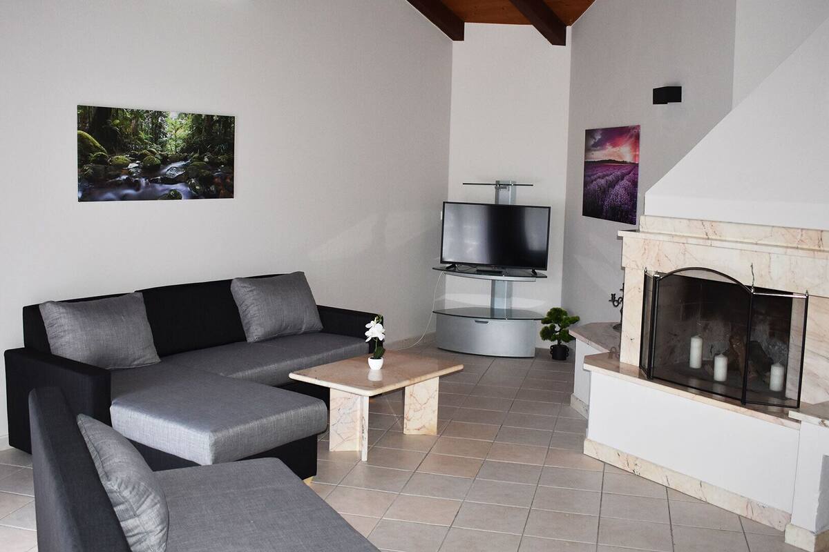 Superior Suite, Balcony | Living area