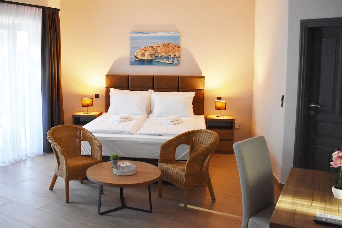 Double Room, Balcony | In-room safe, WiFi (free), bed sheets