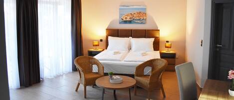 Double Room, Balcony | In-room safe, free WiFi, bed sheets