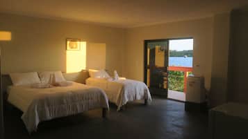 Desk, laptop workspace, iron/ironing board, free WiFi