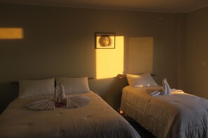 Desk, laptop workspace, soundproofing, iron/ironing board - Zaru Hotel (Gizo)
