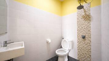 Quarto casal luxo, sacada, vista para a piscina | Banheiro | Chuveiro