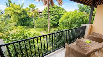 Kamar Double Deluks, balkon, pemandangan kolam renang | Halaman properti