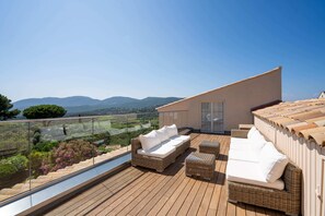 Terrace/patio - Villa with vineyard and sea view (La Croix-Valmer)