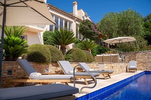 Pool - Villa with vineyard and sea view (La Croix-Valmer)