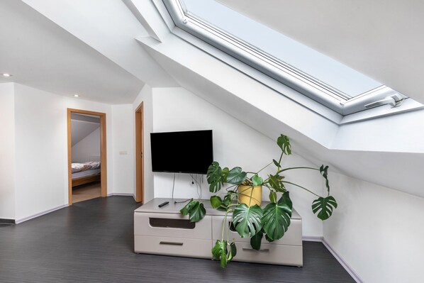 WiFi, bed sheets - Holiday Apartment for Workers Near the Train Station (Babenhausen)