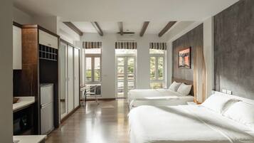 Free minibar items, individually decorated, individually furnished, desk