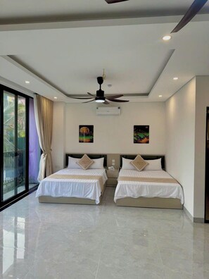 Mini-bar avec articles gratuits, décoration personnalisée