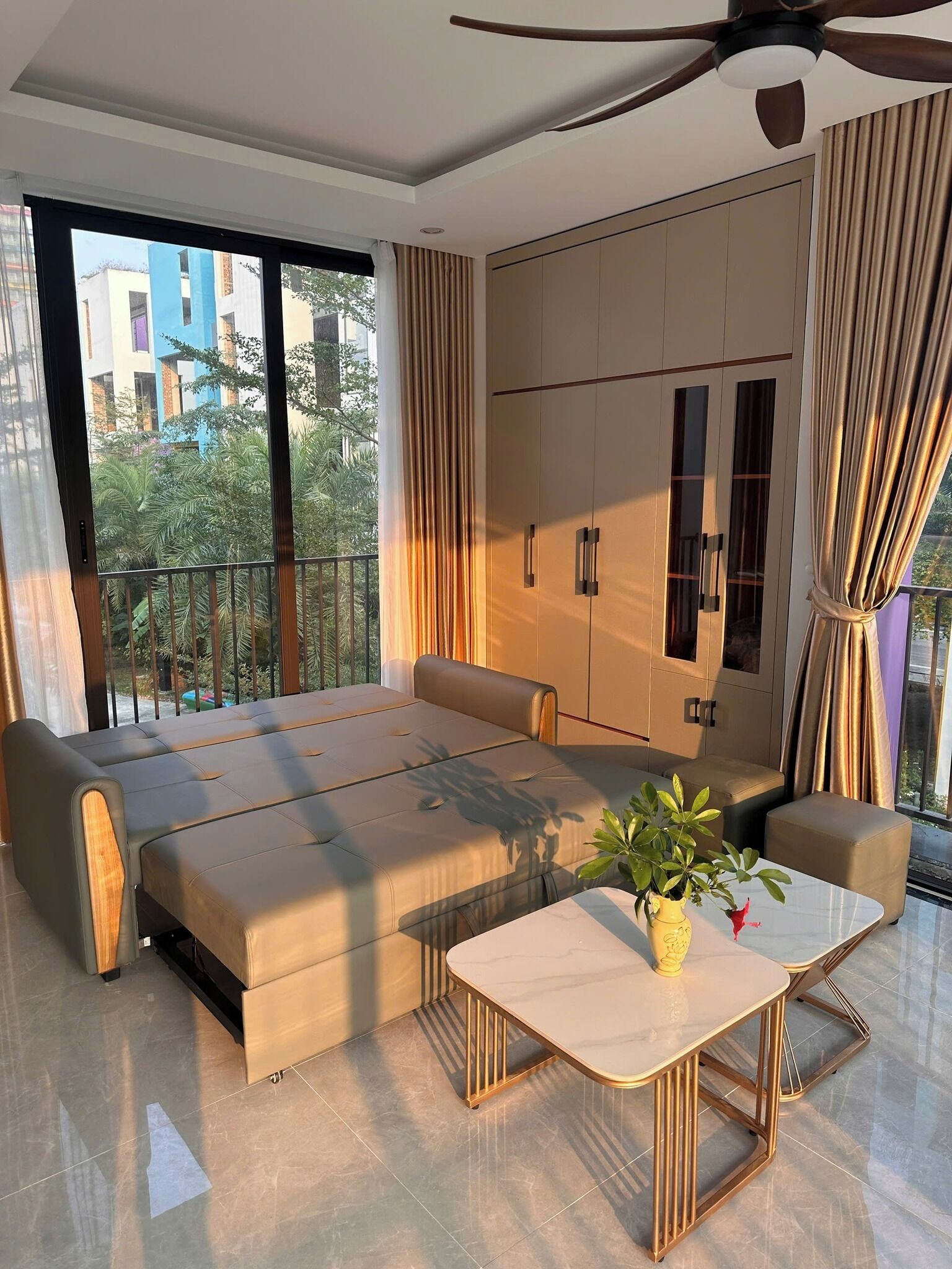 Mini-bar avec articles gratuits, décoration personnalisée