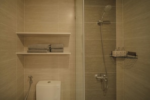 Hulu semburan hidrourut, kelengkapan dandanan diri berjenama 