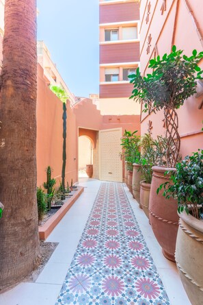 Property grounds - Casa Diego, Riad 6 rooms, central, ideal for groups & families (Marrakech)