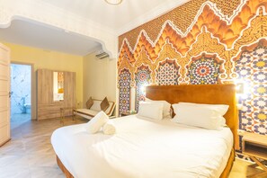 6 bedrooms, iron/ironing board, internet, bed sheets - Casa Diego, Riad 6 rooms, central, ideal for groups & families (Marrakech)