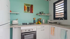 Coffee/tea maker, fridge, microwave, oven - Bungalow Lagoon - One Bedroom Villa, Sleeps 2 (Sainte-Anne)