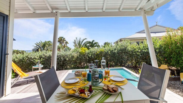Outdoor dining - Bungalow Lagoon - One Bedroom Villa, Sleeps 2 (Sainte-Anne)