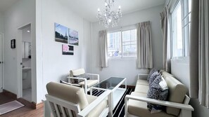 Grand Suite, City View | Living area - Blissful Heaven Residence (Khlong Tan Nuea, Watthana)