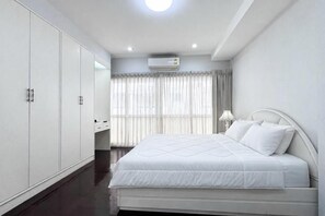 Deluxe-Apartment, Küche, Stadtblick | Kostenloses WLAN