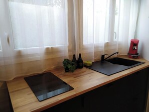 Fridge, microwave, stovetop, coffee/tea maker - Gîte de la savonnerie (Tuffalun)