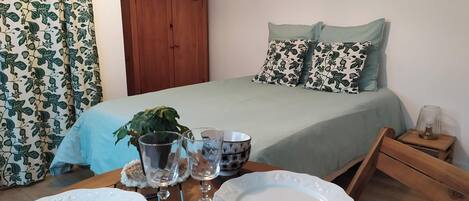 1 bedroom, iron/ironing board, WiFi (free), bed sheets