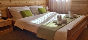 4 bedrooms, in-room safe, travel cot, free WiFi