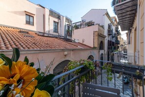 Terrace/patio - GuestHost - Cozy and comfortable 56 square meters apartment, perfect for four people, located on the first floor of a renovated period building with an elevator (NOT accessible to disabled guests).The property is located just steps from Palermo's histori (Palermo)
