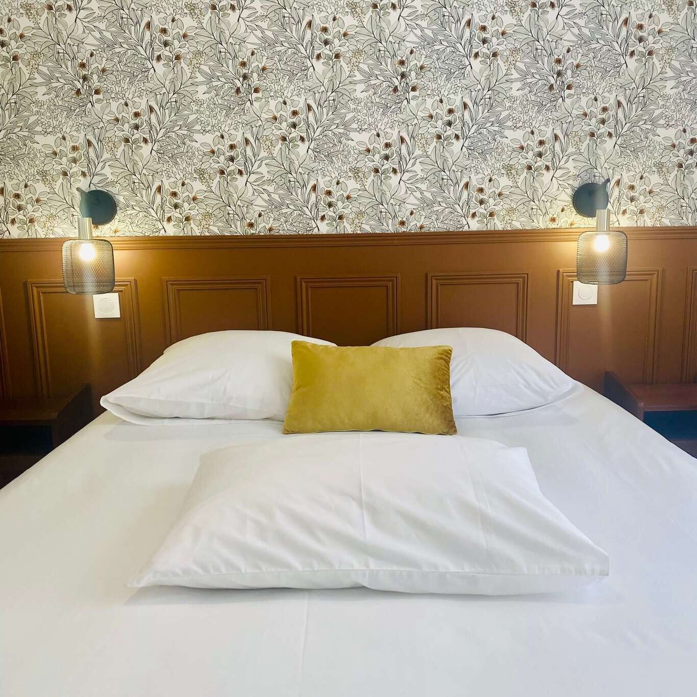 Een strijkplank/strijkijzer, wifi, beddengoed