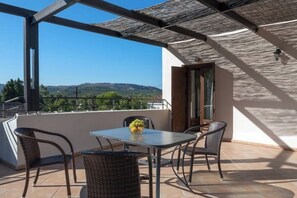 Outdoor dining - 3-Min Drive to Kalyves Beach,Stone Villa in Armenoi. Near Cafés & Tavernas. (Chania)