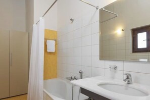 Shower, hair dryer, towels, soap - 3-Min Drive to Kalyves Beach,Stone Villa in Armenoi. Near Cafés & Tavernas. (Chania)