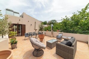 Outdoor dining - 3-Min Drive to Kalyves Beach,Stone Villa in Armenoi. Near Cafés & Tavernas. (Chania)