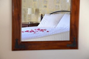 WiFi, bed sheets - 3-Min Drive to Kalyves Beach, Stone Home with Private Pool in Armenoi Center (Chania)