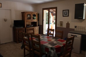 Dining - Quiet gite near Sarlat (Tamniès)