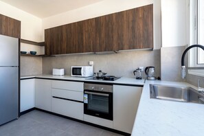 Apartment, 3 Bedrooms, Kitchen, City View | Private kitchen | Full-sized fridge, microwave, oven, stovetop - Citrus 3-BR Apt. & Balcony in Larnaca (Larnaca)