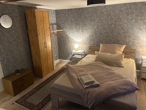 2 bedrooms, Internet, bed sheets - Beautiful, cozy accommodation with separate rooms, shared kitchen and bathroom (Langgöns)