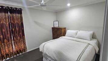 5 Schlafzimmer, Bügeleisen/Bügelbrett, WLAN, Bettwäsche