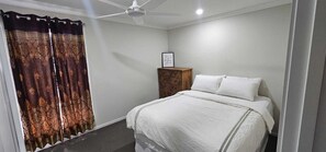 5 Schlafzimmer, Bügeleisen/Bügelbrett, WLAN, Bettwäsche