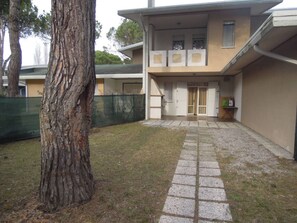 Exterior detail - Family flat in resort with pools and playground (Bibione)