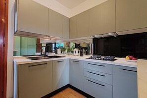 Fridge, microwave, oven, dishwasher - Belvedere Home - Lake View with Terrace in the Center of Salò – Parking Space (Salò)