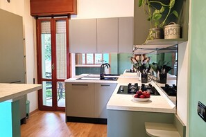 Fridge, microwave, oven, dishwasher - Belvedere Home - Lake View with Terrace in the Center of Salò – Parking Space (Salò)
