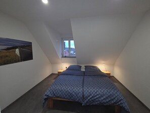Iron/ironing board, WiFi, bed sheets - Comfortable, 2 room -75m², large apartment in Margetshöchheim - center (Margetshöchheim)