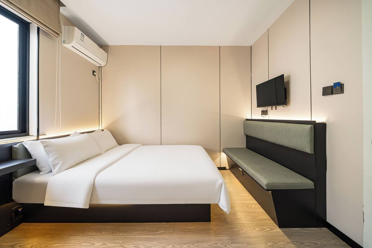 Standard Double Room | Desk, blackout curtains, soundproofing, iron/ironing board (on request)
